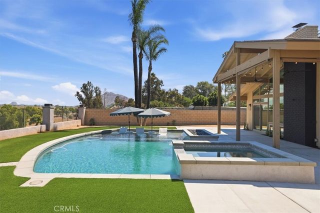 5813 Old Ranch, Riverside, CA 92504