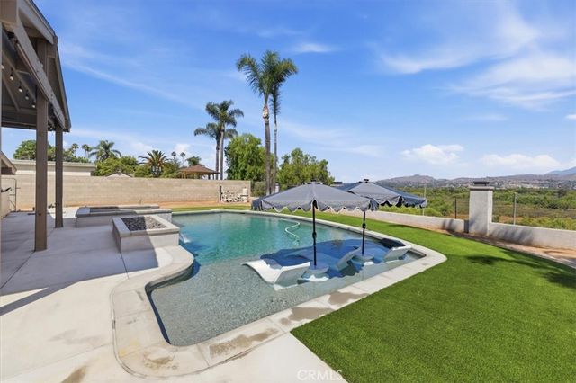 5813 Old Ranch, Riverside, CA 92504