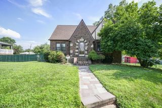 154 W Clay Ave, Roselle Park Boro, NJ 07204