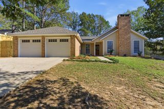 16 Summer Oaks Dr., Hattiesburg, MS 39402