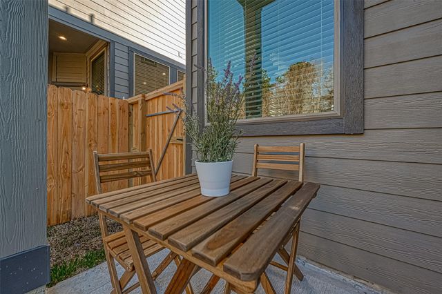 559 Long Leaf Pine Drive, Montgomery, TX 77316