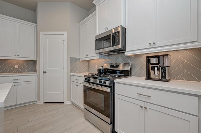 559 Long Leaf Pine Drive, Montgomery, TX 77316