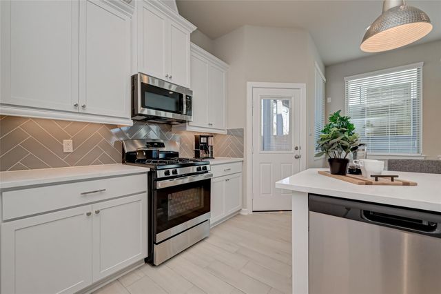 559 Long Leaf Pine Drive, Montgomery, TX 77316