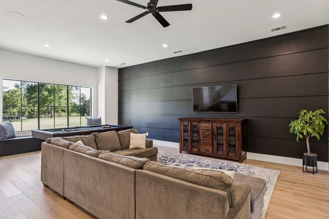 1890 Mcconnell Road, Gunter, TX 75058