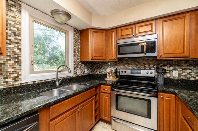 2509 W 140th Street, Burnsville, MN 55337