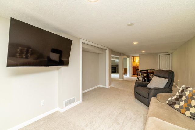 2509 W 140th Street, Burnsville, MN 55337