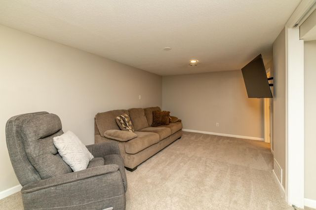 2509 W 140th Street, Burnsville, MN 55337