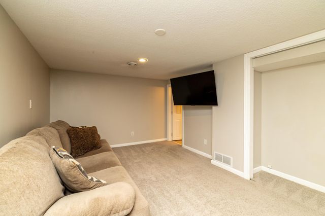 2509 W 140th Street, Burnsville, MN 55337