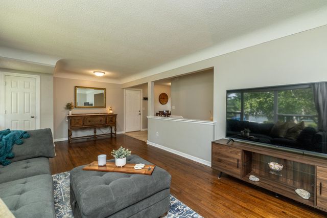 2509 W 140th Street, Burnsville, MN 55337