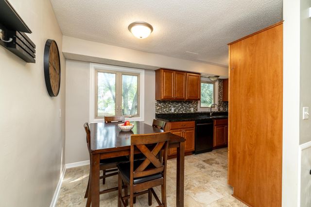 2509 W 140th Street, Burnsville, MN 55337