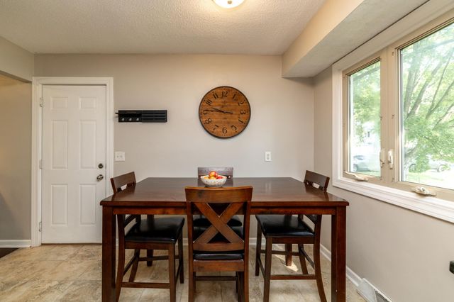 2509 W 140th Street, Burnsville, MN 55337