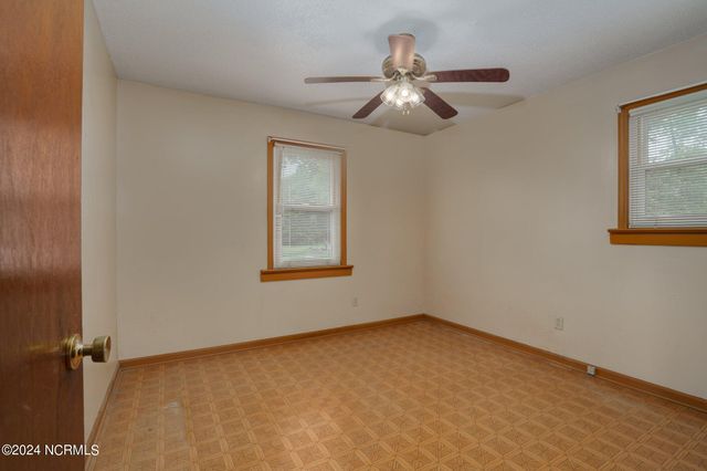 9932 Straight Gate Road, Whitakers, NC 27891