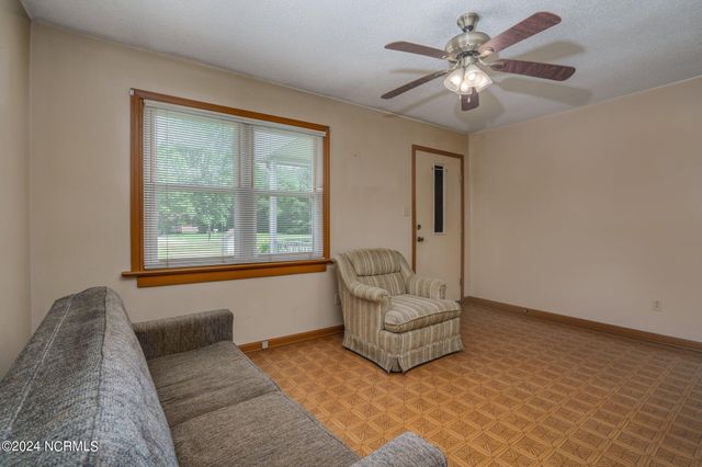 9932 Straight Gate Road, Whitakers, NC 27891