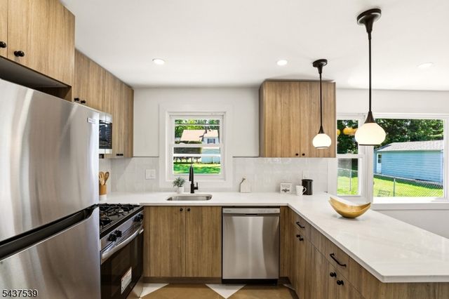 511 Locust Ave, Garwood Boro, NJ 07027