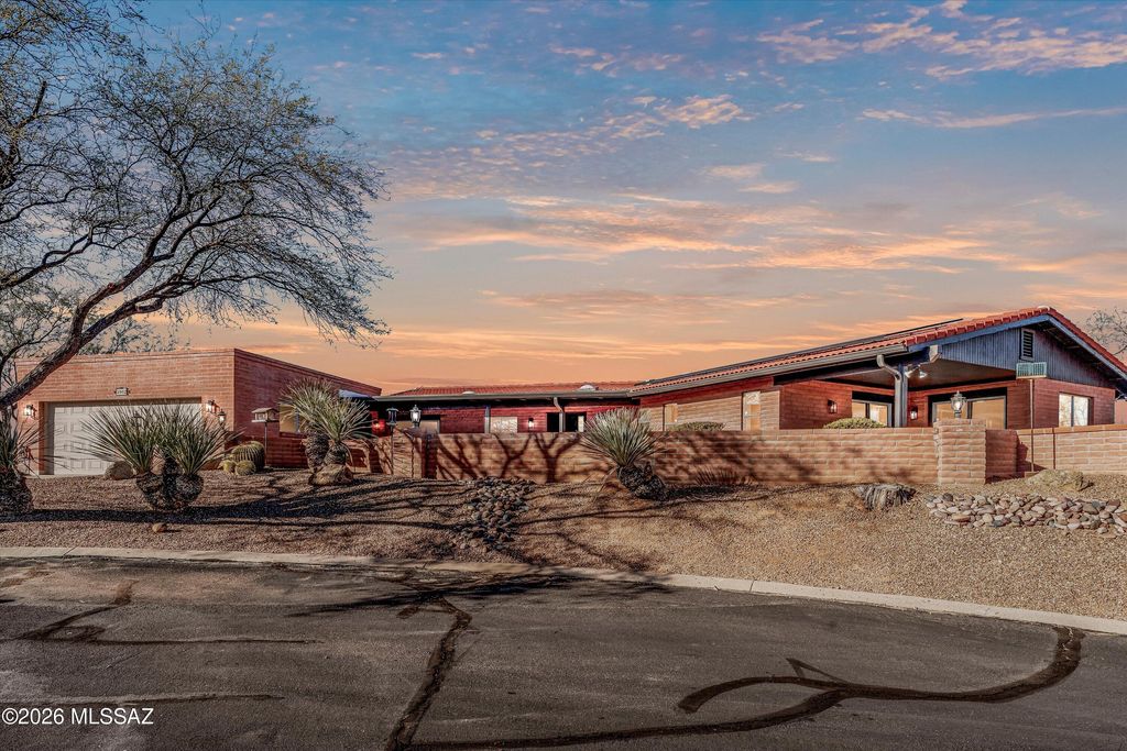 3902 S Via Del Ruisenor, Green Valley, AZ 85622