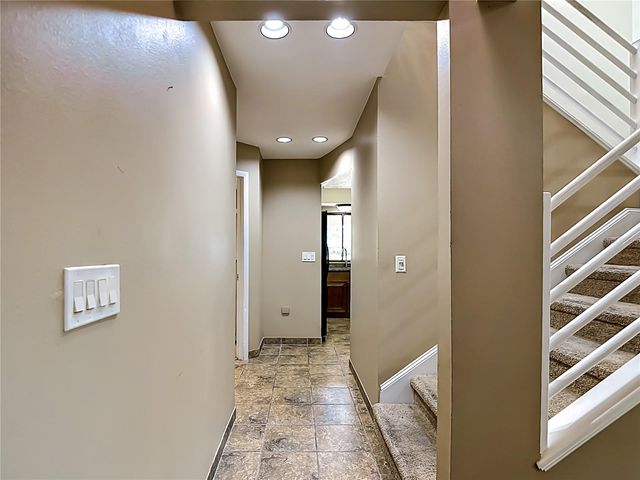87 1ST AVENUE NW, Lutz, FL 33548