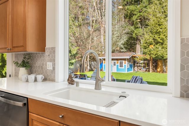 26734 SE 9th Way, Sammamish, WA 98075