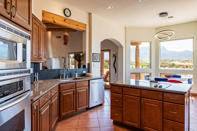 31 Second Mesa Drive, Placitas, NM 87043