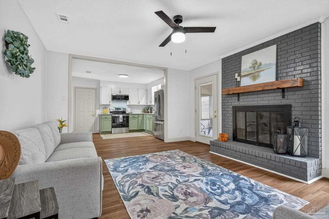 2768 Venetian Way, Gulf Breeze, FL 32563