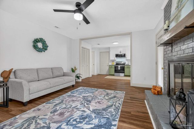 2768 Venetian Way, Gulf Breeze, FL 32563