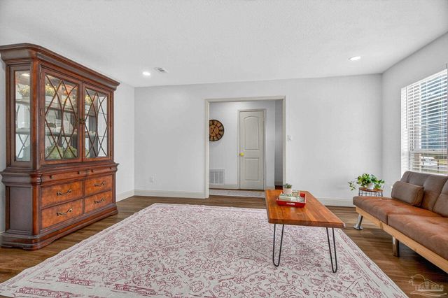 2768 Venetian Way, Gulf Breeze, FL 32563