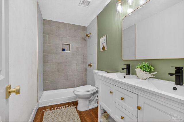 2768 Venetian Way, Gulf Breeze, FL 32563