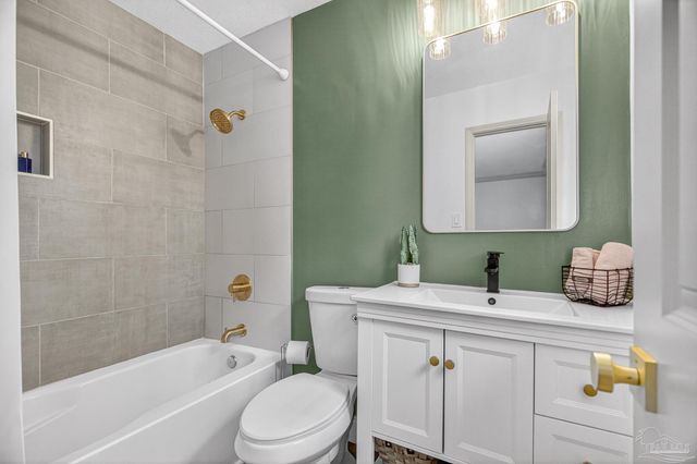 2768 Venetian Way, Gulf Breeze, FL 32563