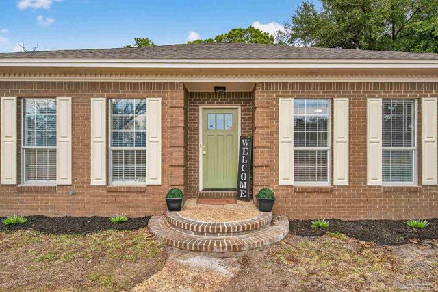 2768 Venetian Way, Gulf Breeze, FL 32563