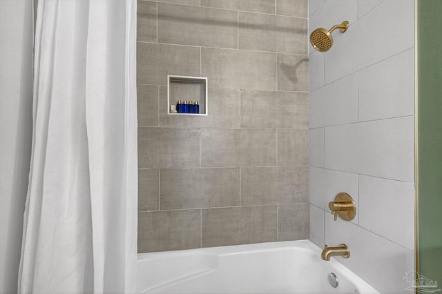 2768 Venetian Way, Gulf Breeze, FL 32563