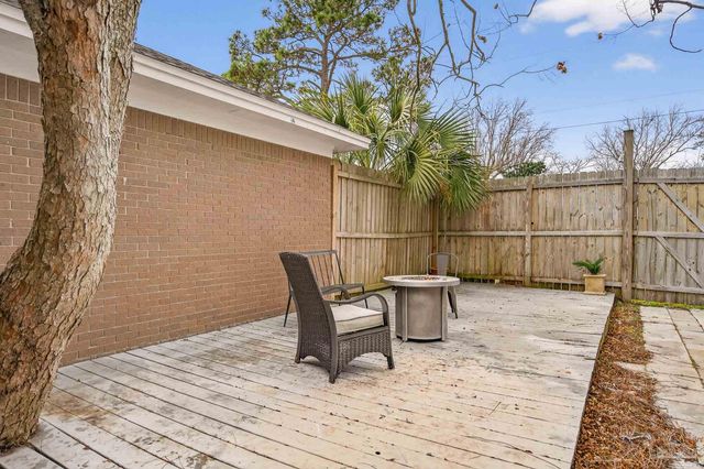 2768 Venetian Way, Gulf Breeze, FL 32563