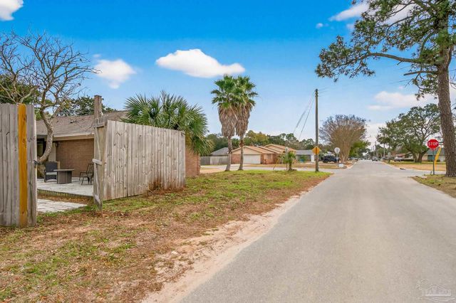 2768 Venetian Way, Gulf Breeze, FL 32563