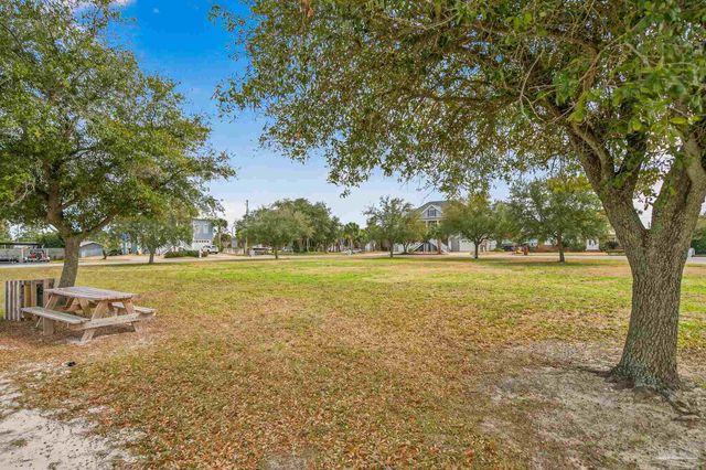 2768 Venetian Way, Gulf Breeze, FL 32563