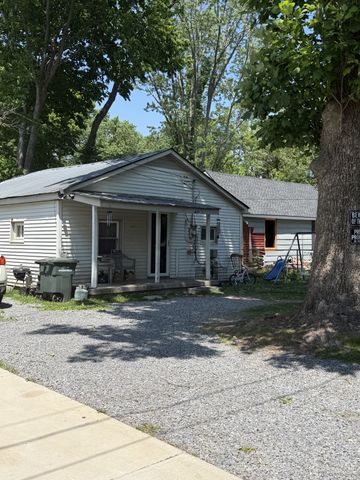 721 17th Ave, W, Springfield, TN 37172