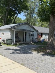 721 17th Ave, W, Springfield, TN 37172