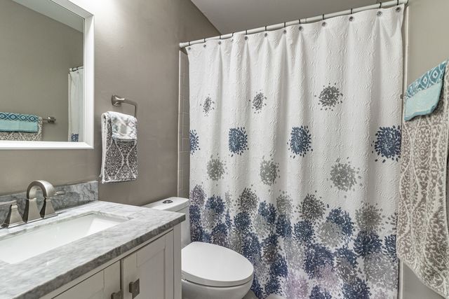 1228 Orleans Drive, Mundelein, IL 60060
