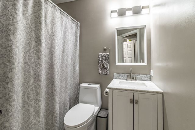 1228 Orleans Drive, Mundelein, IL 60060
