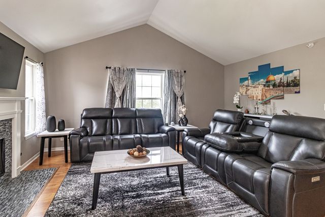 1228 Orleans Drive, Mundelein, IL 60060