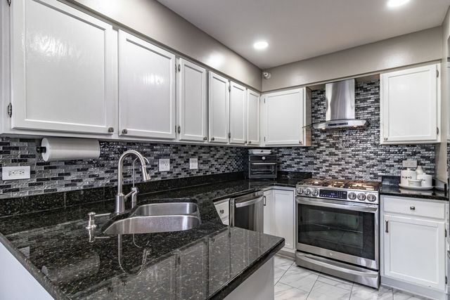 1228 Orleans Drive, Mundelein, IL 60060