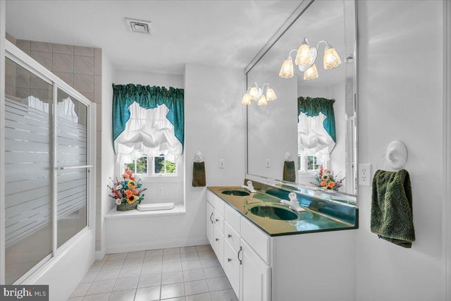 735 HARTFORD RD, Moorestown, NJ 08057