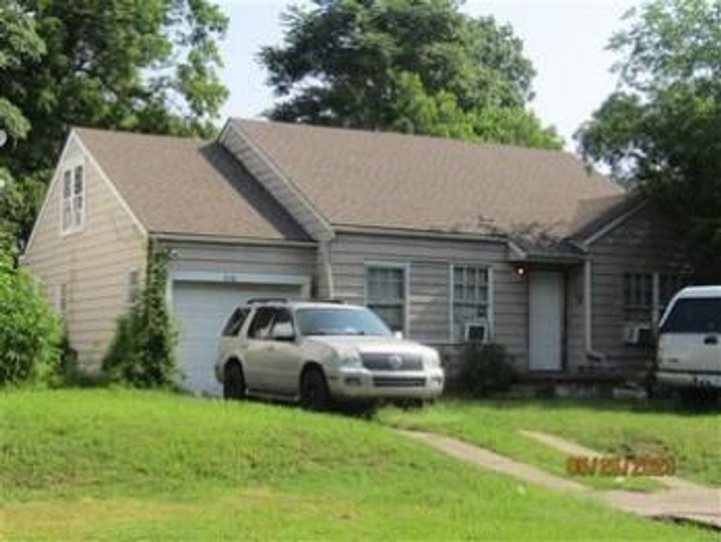 Image 1 of property listing at 2116 Columbus Avenue, Muskogee, OK 74401