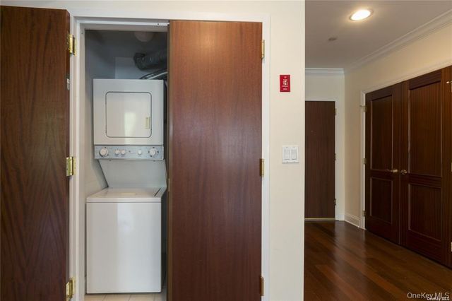 171 GREAT NECK Road 1N, Great Neck, NY 11021