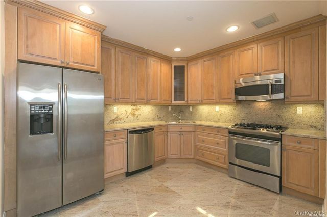 171 GREAT NECK Road 1N, Great Neck, NY 11021