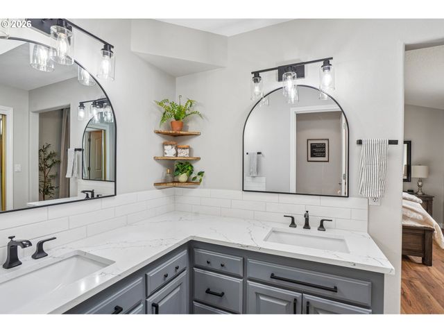 16456 WAYNE Dr, Oregon City, OR 97045