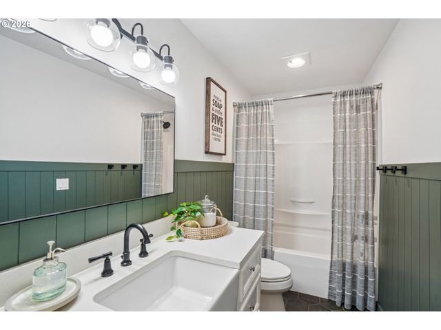 16456 WAYNE Dr, Oregon City, OR 97045