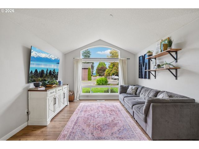 16456 WAYNE Dr, Oregon City, OR 97045