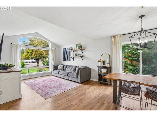16456 WAYNE Dr, Oregon City, OR 97045