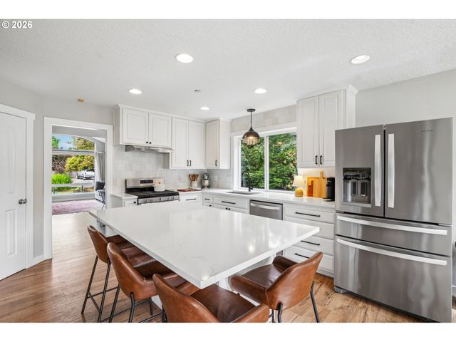 16456 WAYNE Dr, Oregon City, OR 97045