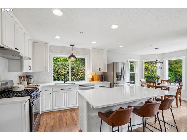 16456 WAYNE Dr, Oregon City, OR 97045