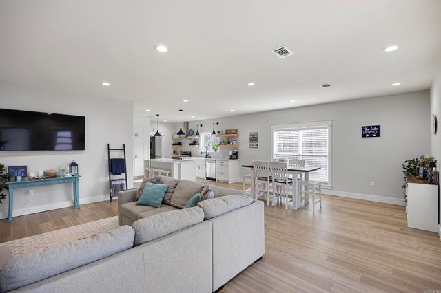 211 Woodland Shores Circle, Clinton, AR 72031