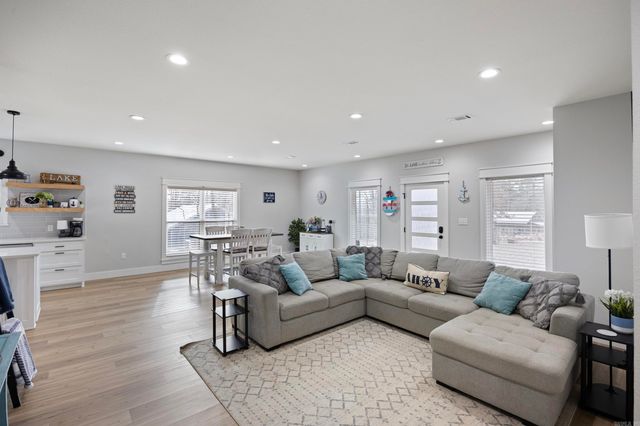 211 Woodland Shores Circle, Clinton, AR 72031